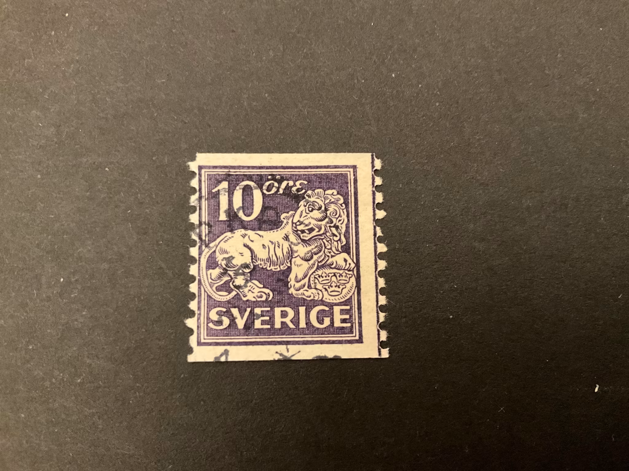 Stående lejon facit 145 A stämplat med lödskarvslinje