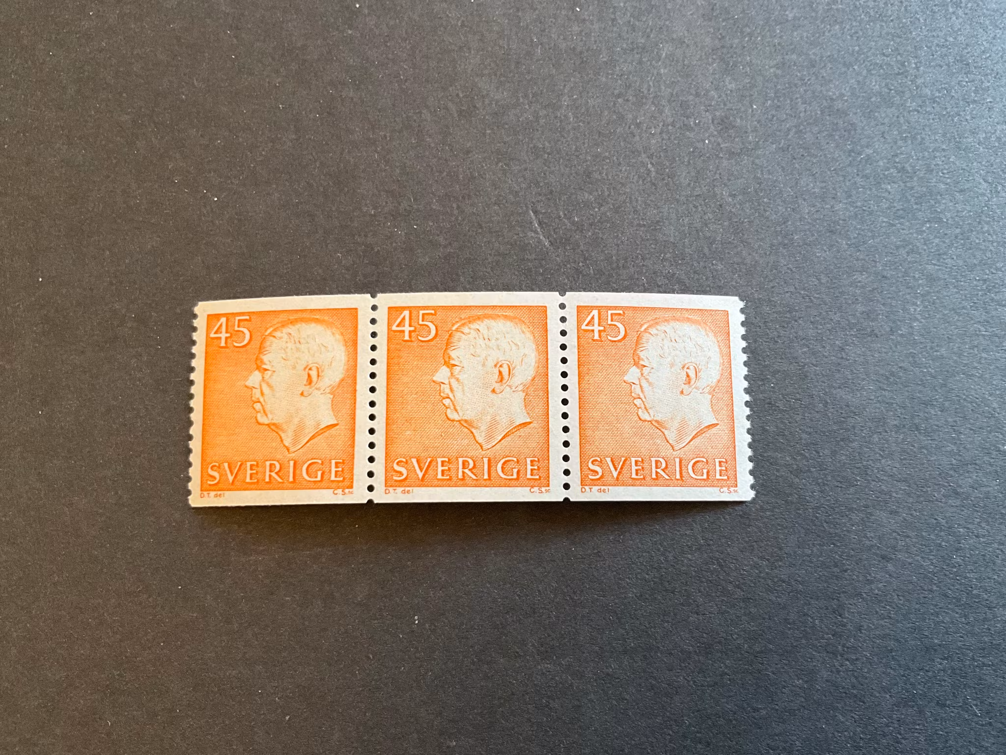 Gustaf VI Adolf typ III facit 429 A postfriskt 3-strip