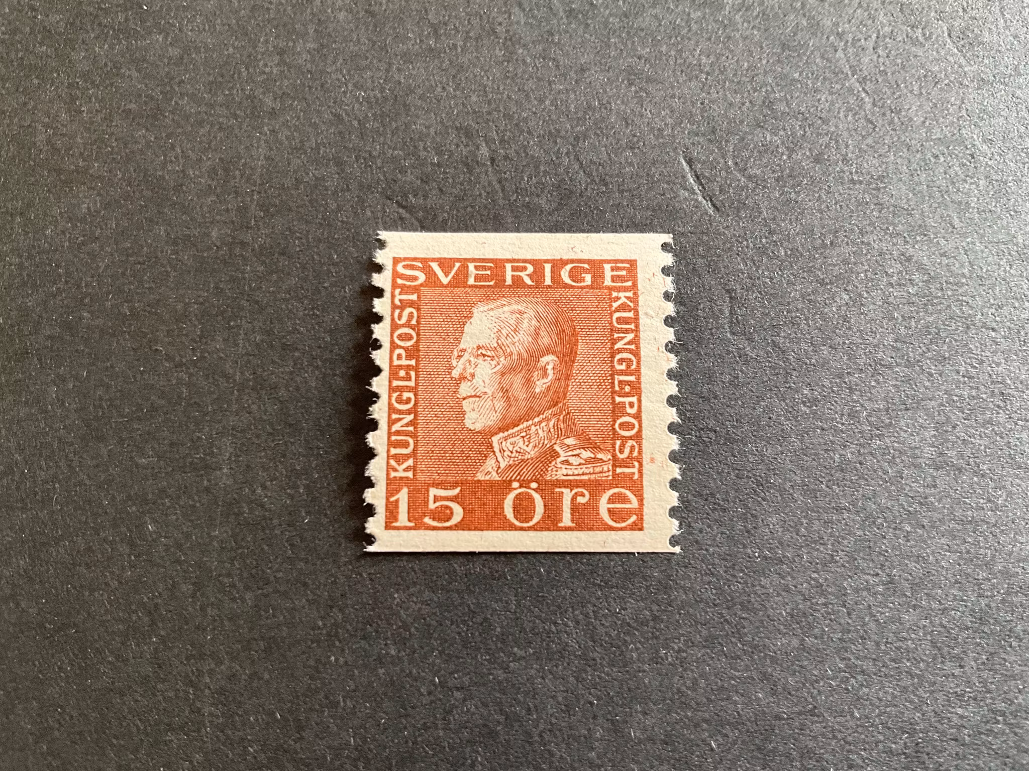 Gustaf V facit 178 A med plåtsår i pannan och i marginalerna