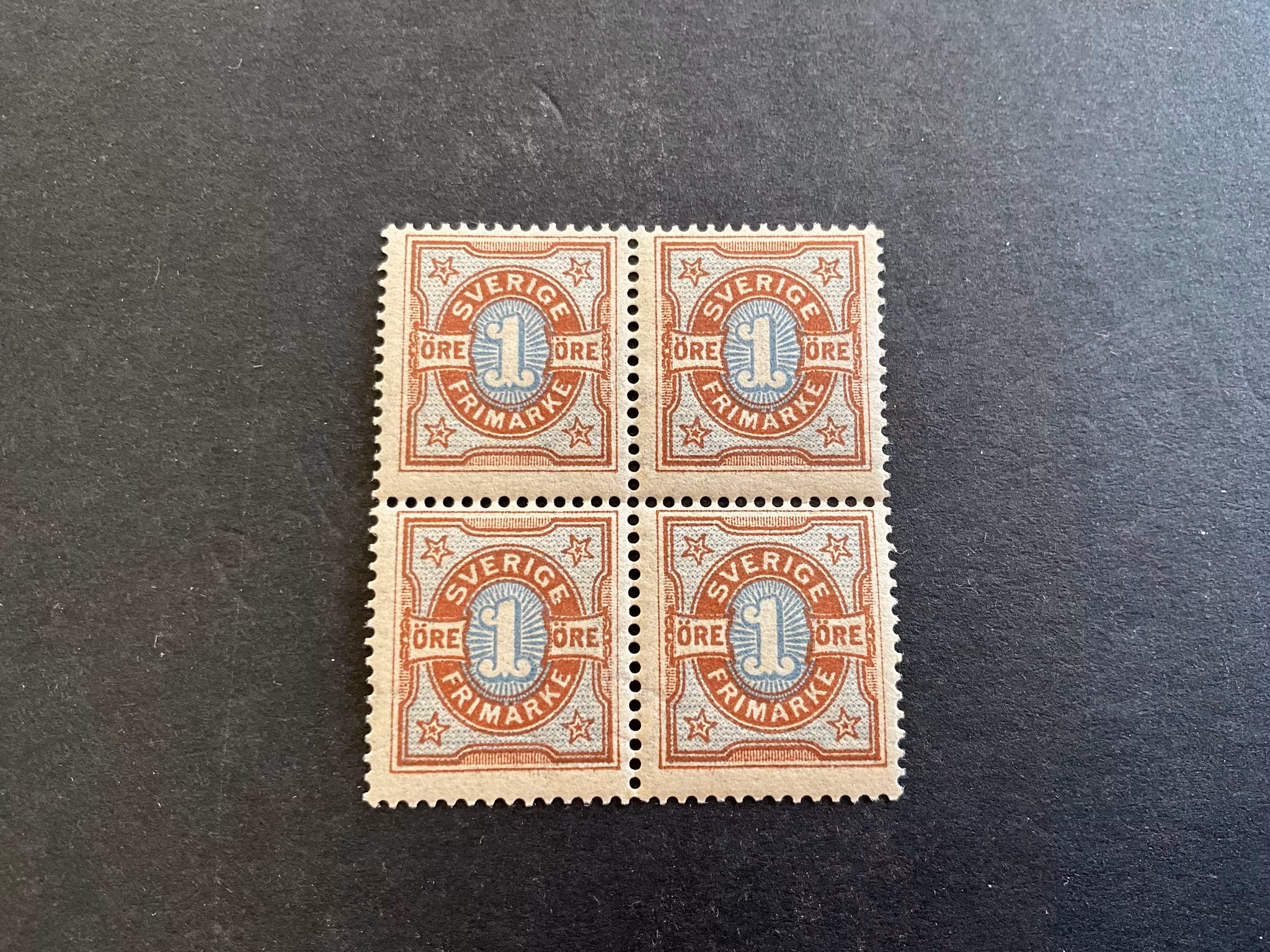 Tvåfärgad siffertyp facit 61 vm 2 postfriskt 4-block