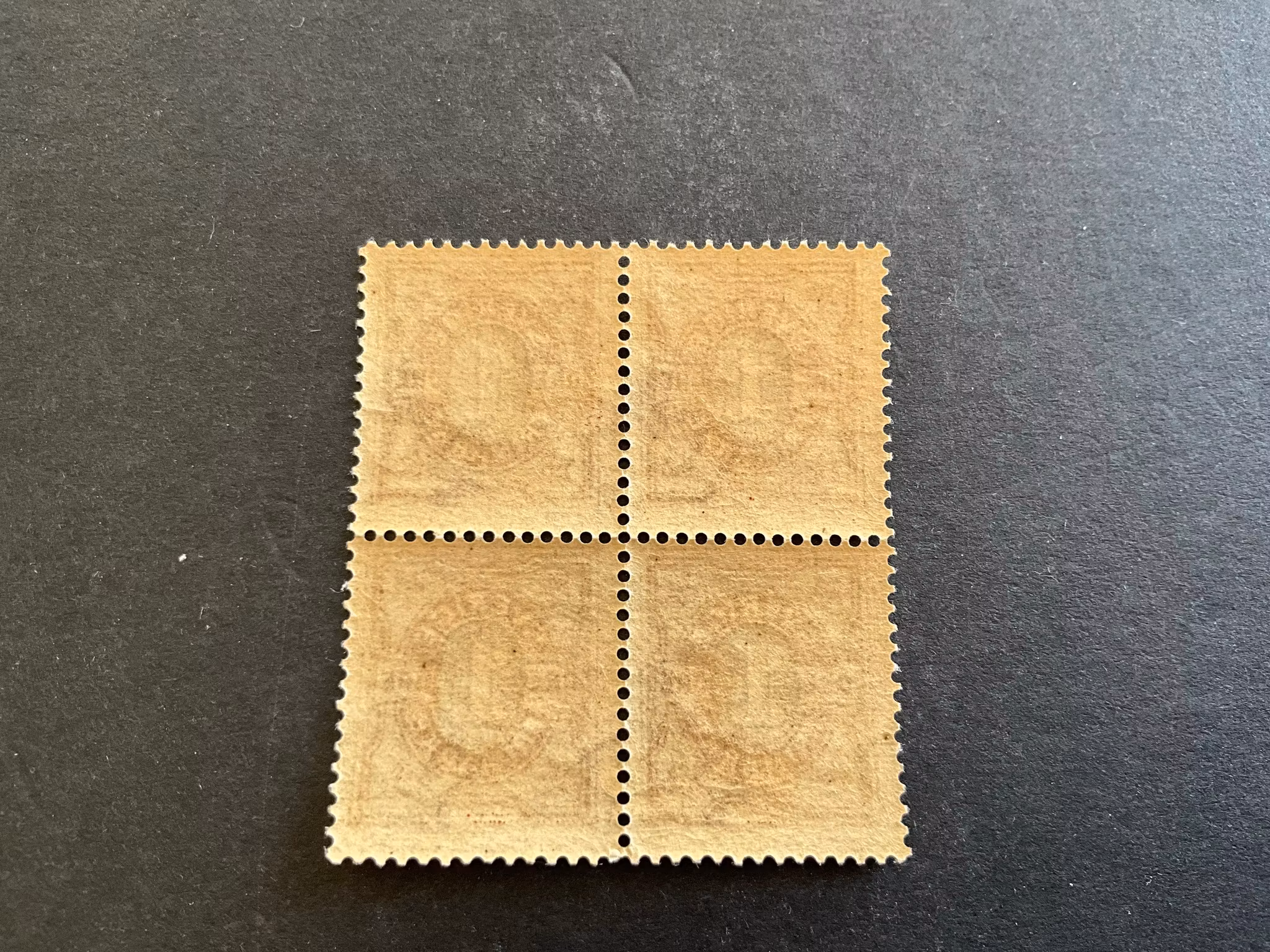 Tvåfärgad siffertyp facit 61 vm 2 postfriskt 4-block