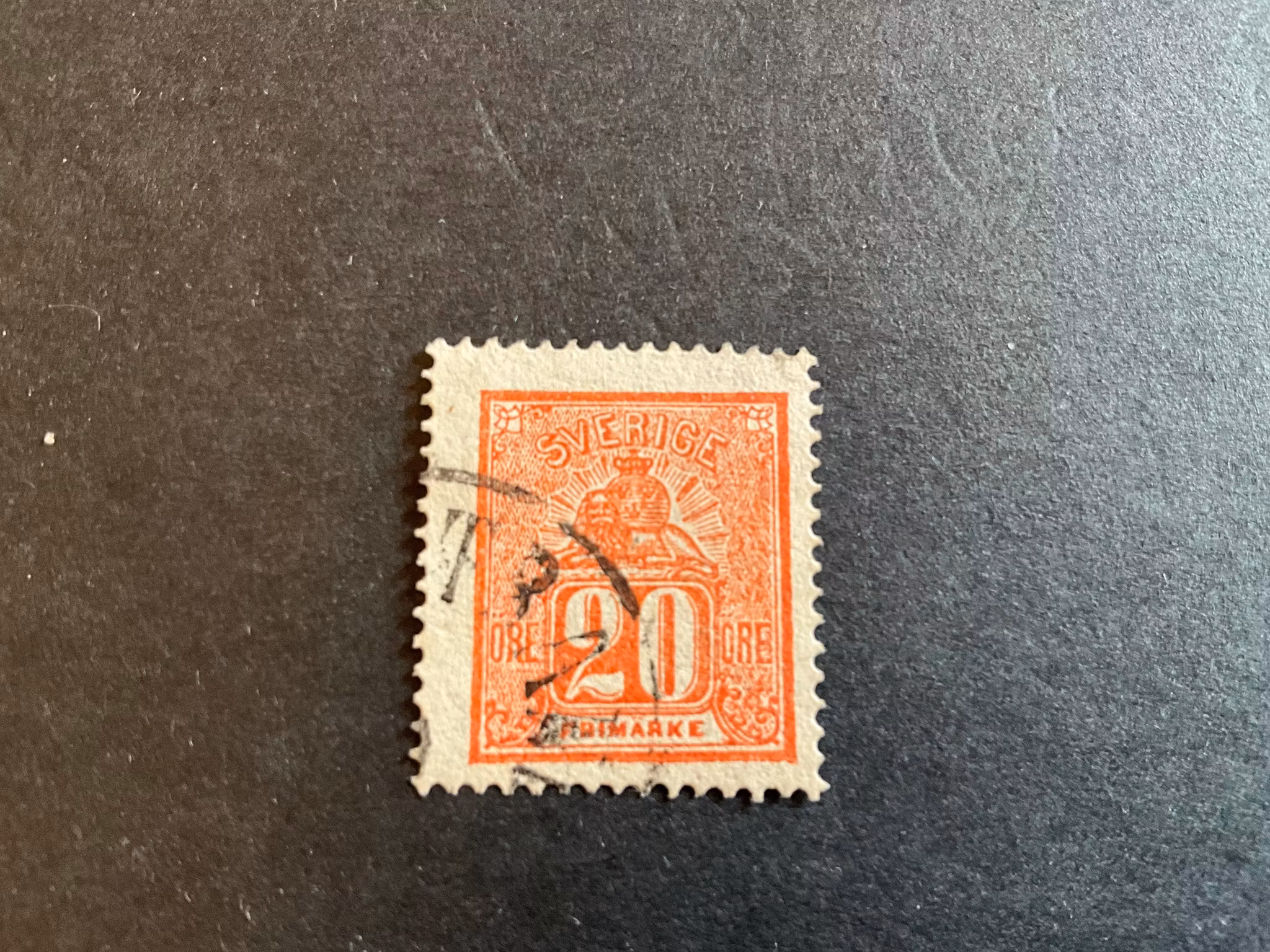 Liggande lejon facit 16 stämplat mårke