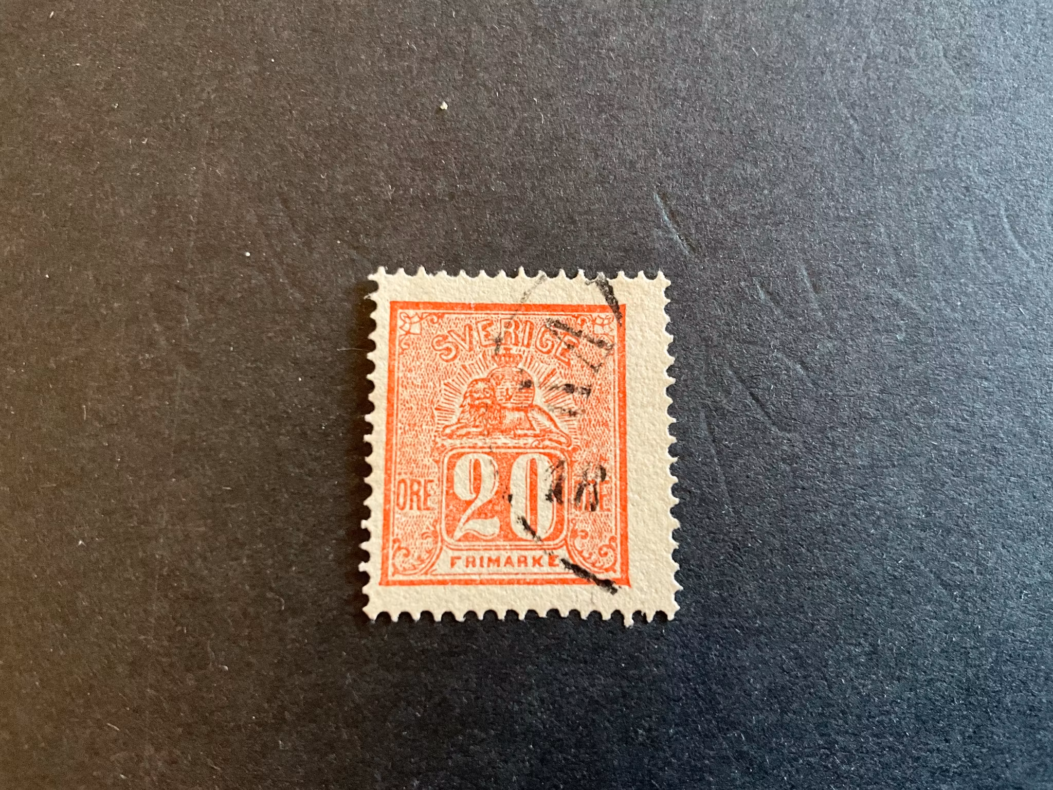 Liggande lejon facit 16 stämplat märke