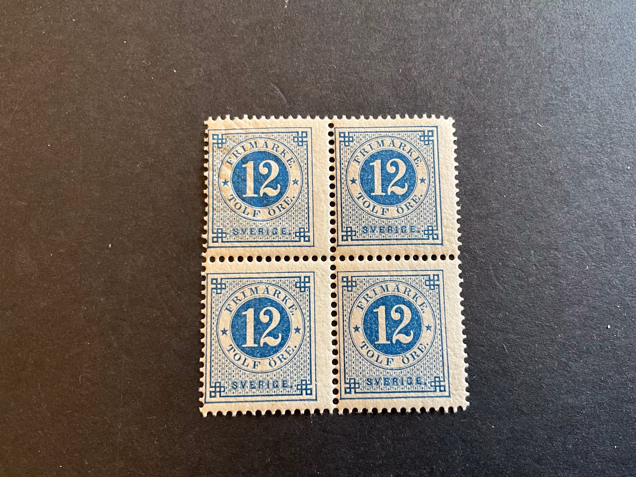 Ringtyp T 13 facit 32 postfriskt 4-block med brott i ramen på nedre vänster märke