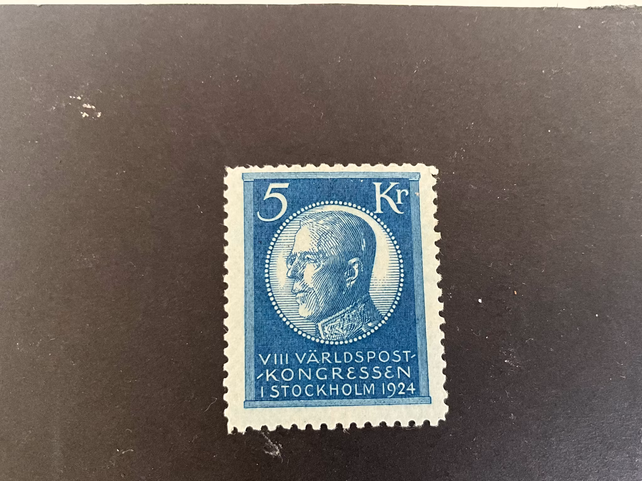 Världspostkongressen facit 210 med fastsättarspår ostämplat märke