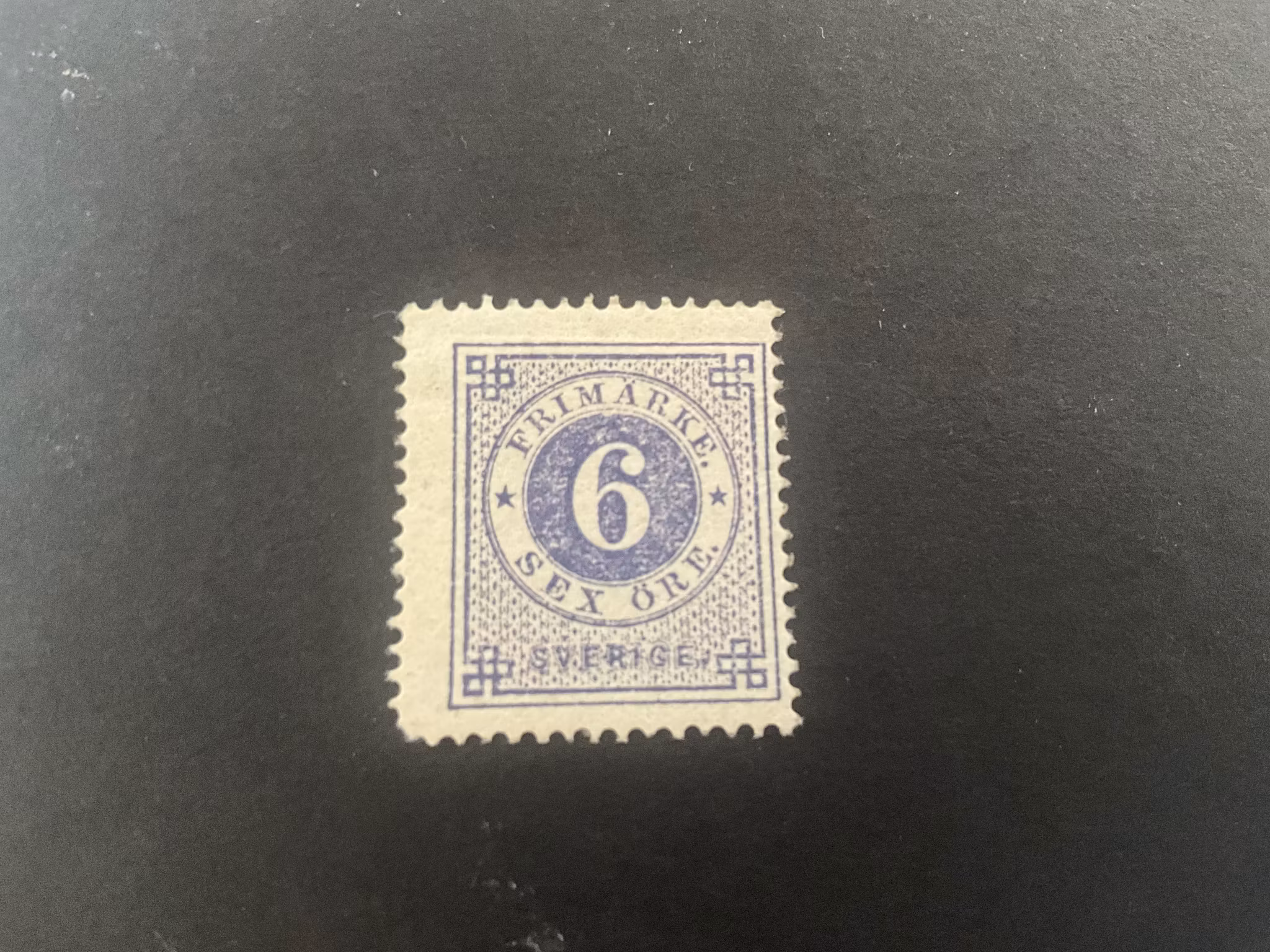 Ringtyp T 14 facit 20 ostämplat märke med kort  hörntand