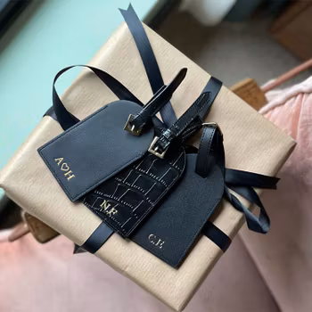 Svart travel tag - Saffiano