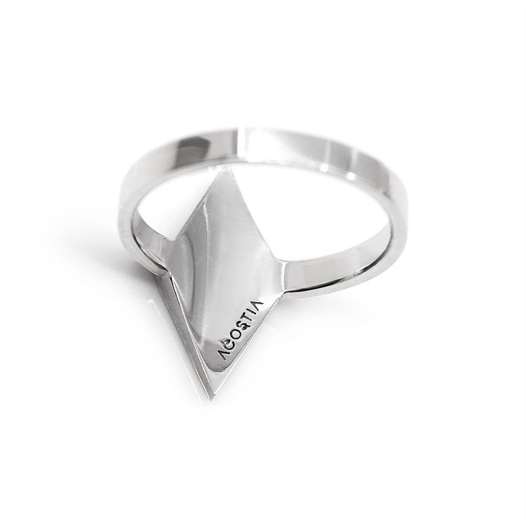 PIL. Ring, vit rhodium