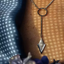 PIL. Halsband stort, vit rhodium