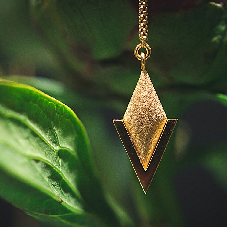 PIL. Halsband stort, guld