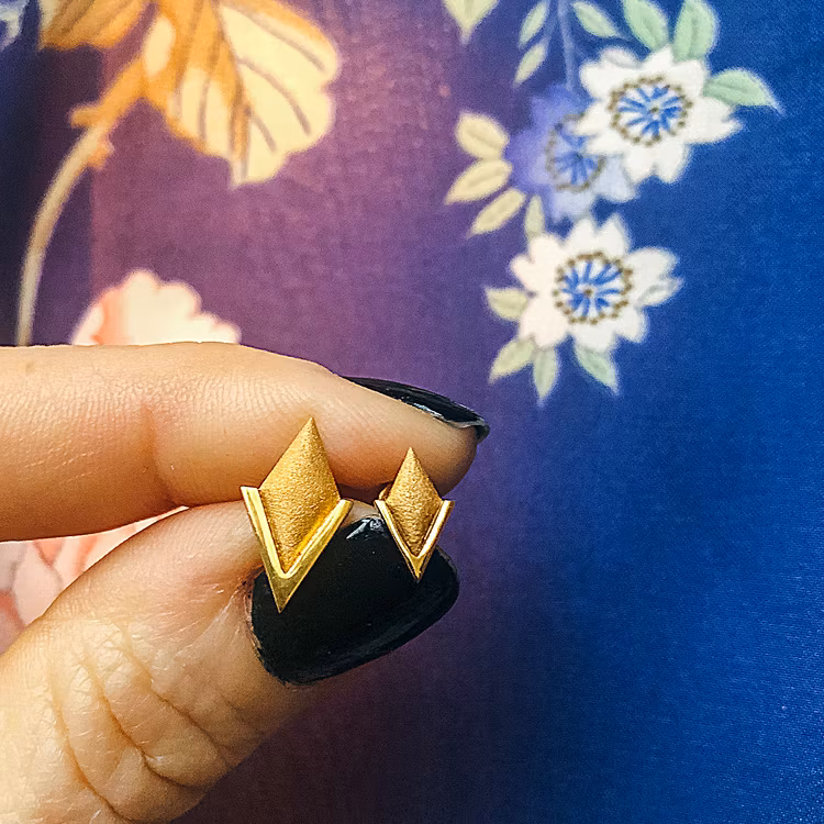 PIL. Örhängen medi, guld