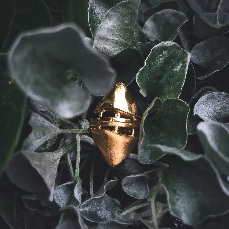TEMPEL. Ring, guld