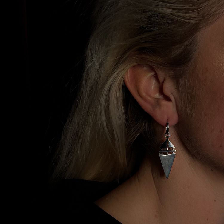 TEMPEL. Örhänge Twist, vit rhodium