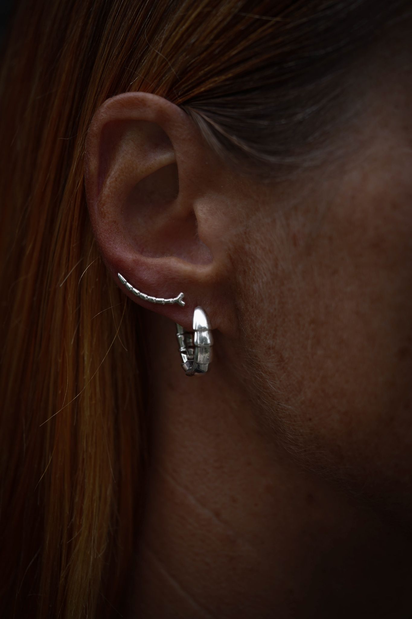 YIN & YANG. Klättrande örhängen, silver