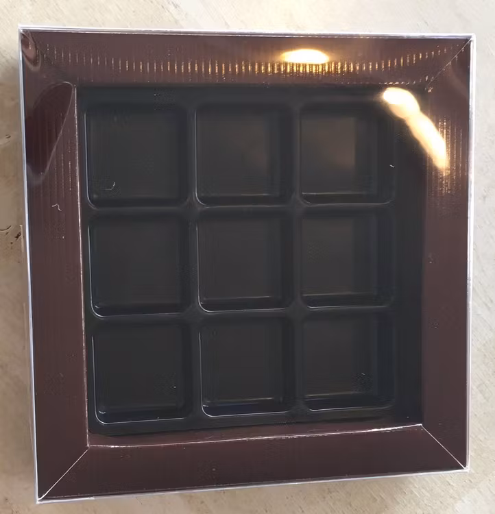 Brons Pralin ask 9bitar (dock brun på bilden)