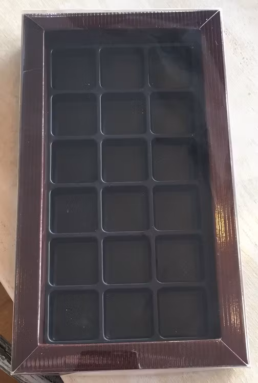 Brun Pralin ask 18bitar