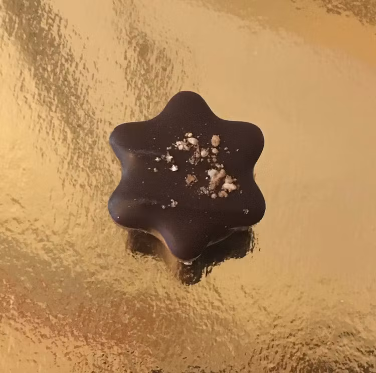 Äppeltryffel smaksatt med julkryddor (Innehåller NÖTTER)