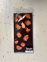 Vår egen: Mörk chokladkaka med jordgubbar 60%