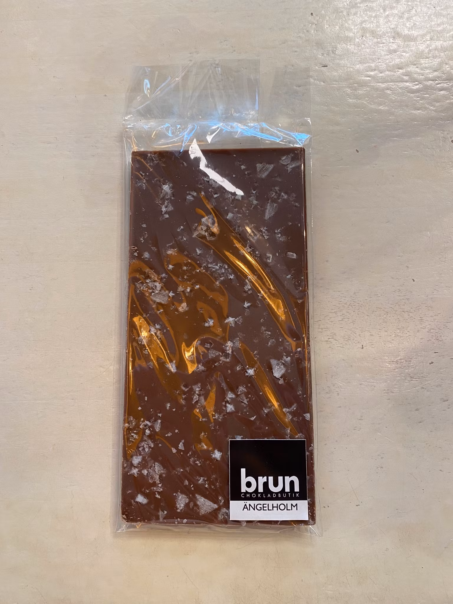 Vår egen: Mjölkchokladkaka med havssalt 36%