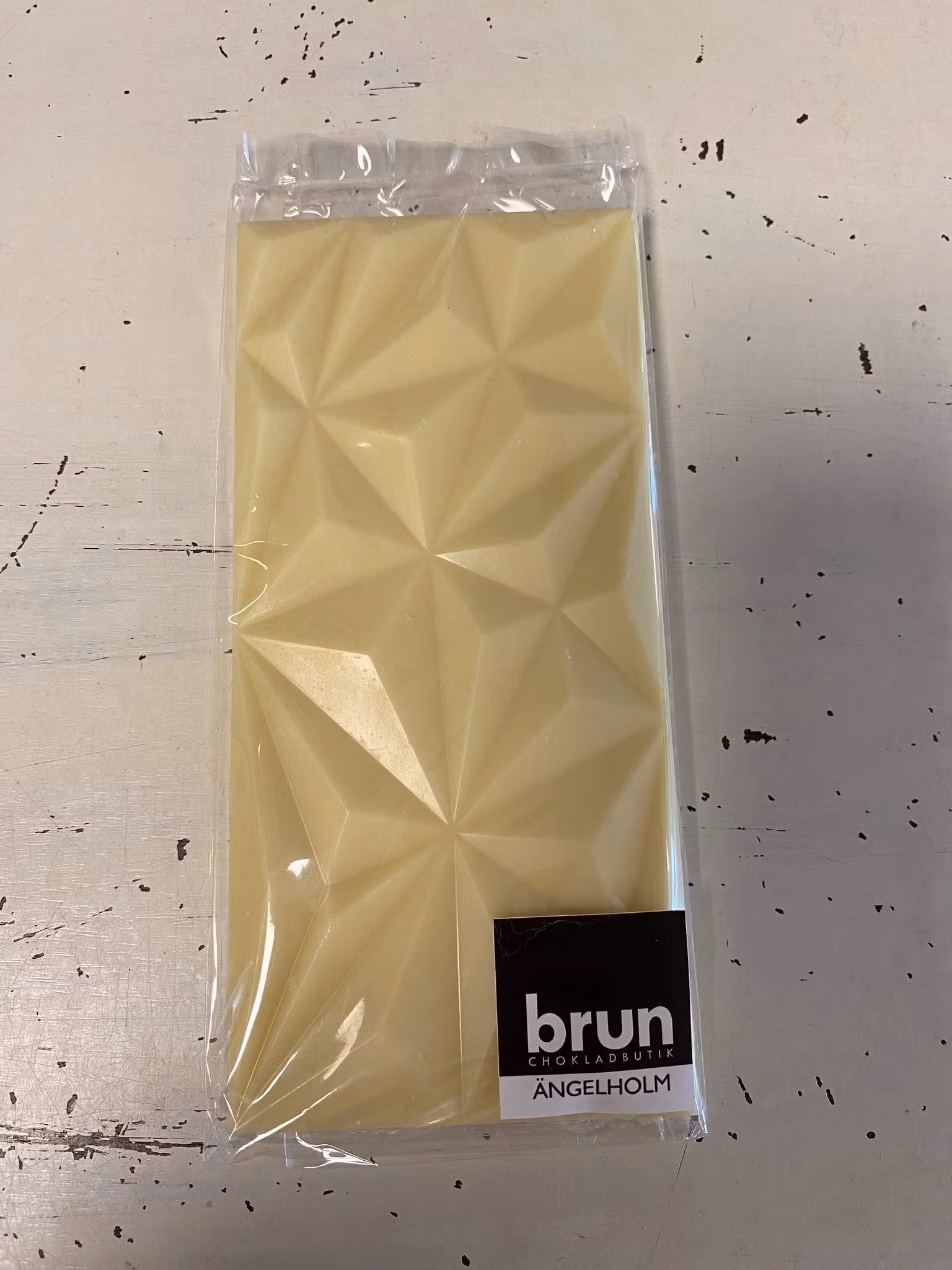 Vår egen: Vit chokladkaka 36%