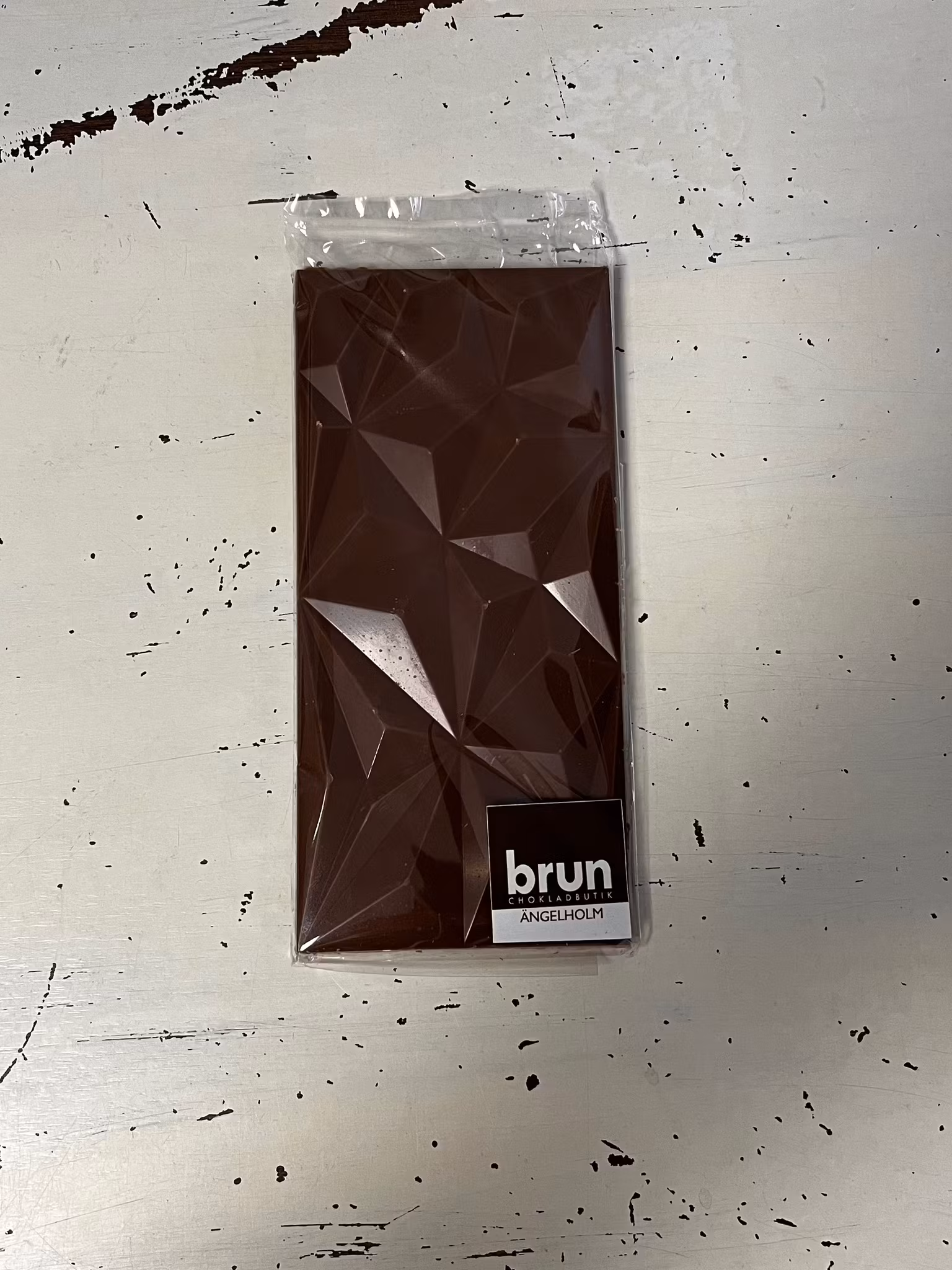 Vår egen: Mjölkchoklad-Gianduja 36% (Innehåller HASSELNÖTTER)