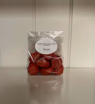 Handgjorda brända mandlar inbakade i karamellsmet