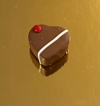 Hallon mousse hjärta (Innehåller nötter)