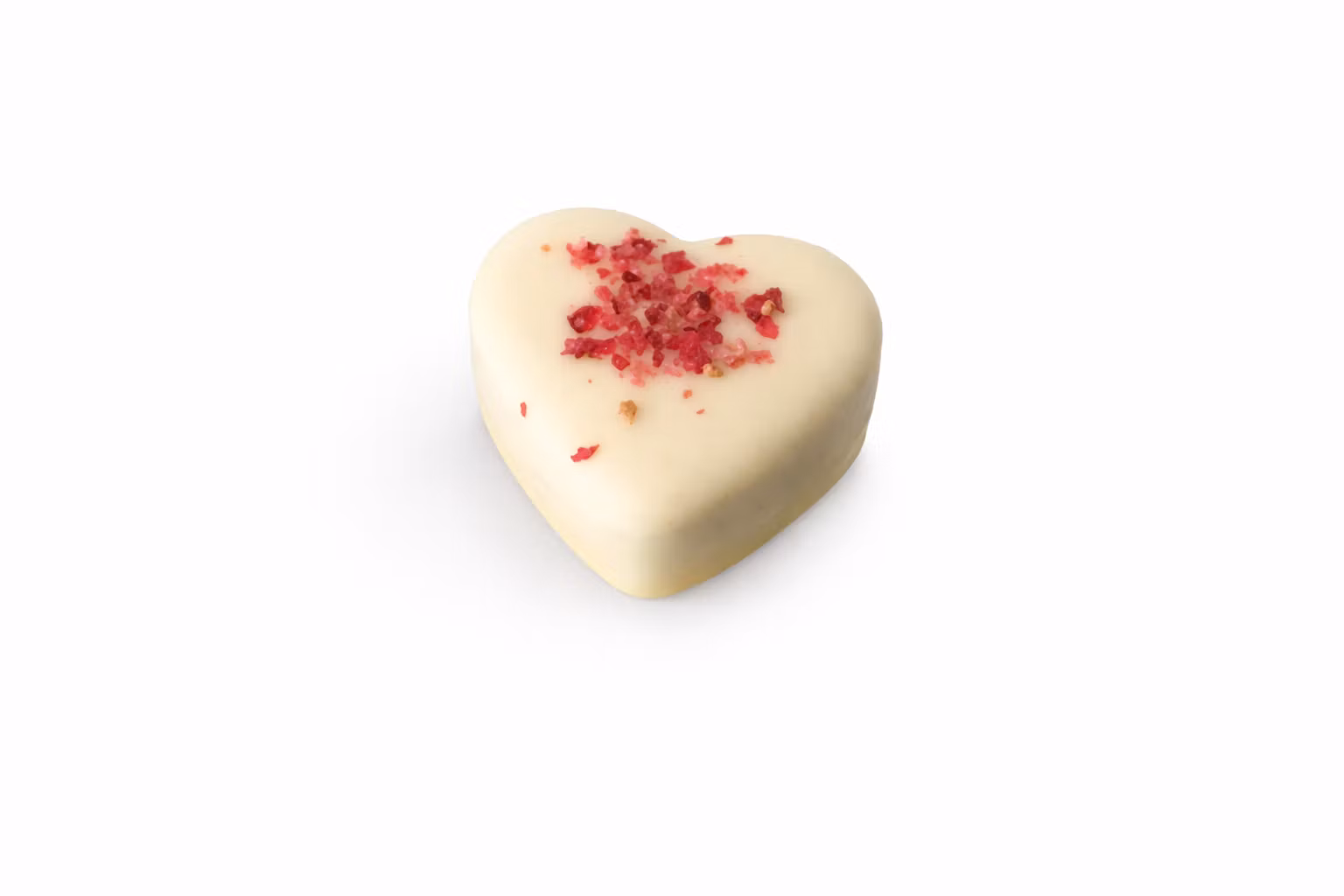 Gräddtryffel i vit choklad toppad med jordgubbsbitar