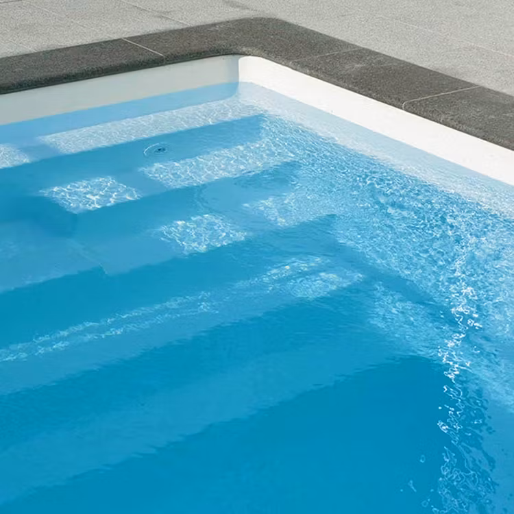 Glasfiberpool Granada 600 med gaveltrappa