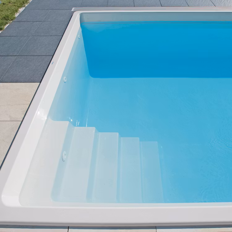 Pool med hörntrappa