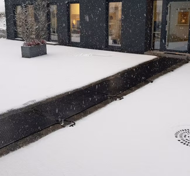 Heating mats for walkways and stairs prevent fall & slip accidents
