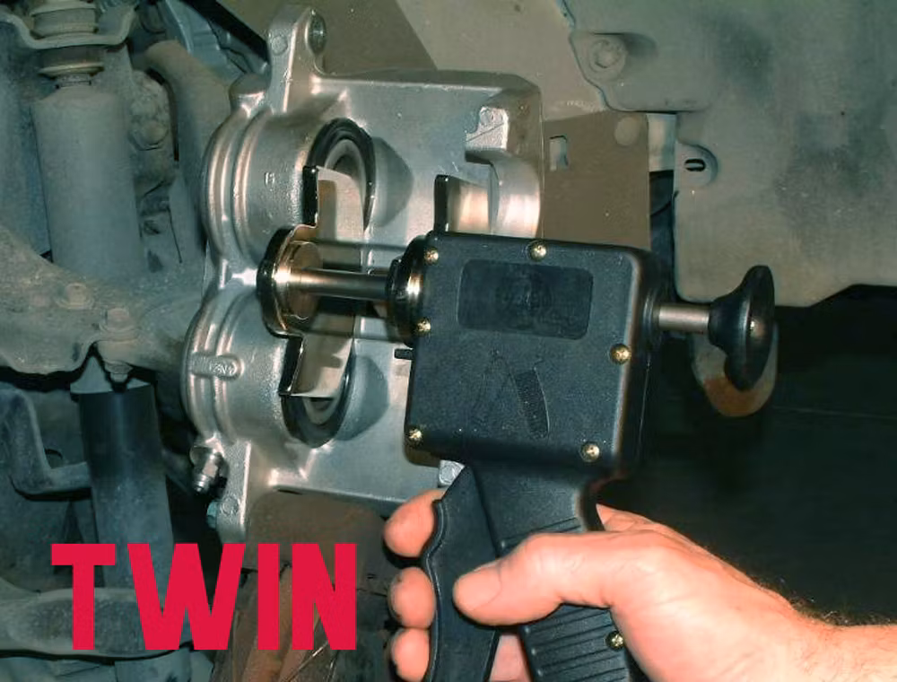 Universal brake piston spreader