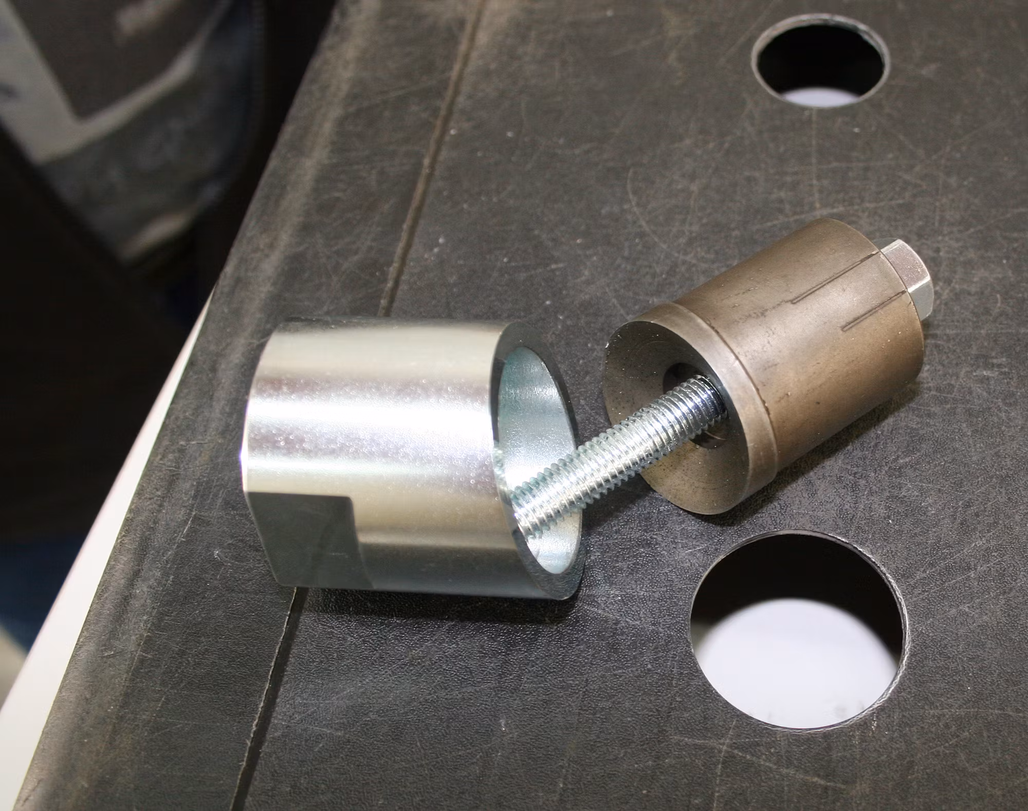 Hole punch for Parking sensor, 38.2 - 39.4 (oval)