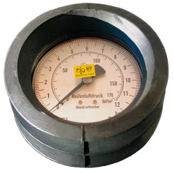 Hand tyre filler, calibrated