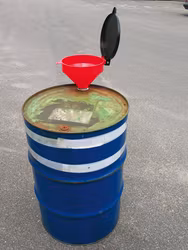 Barrel funnel with lid out of polyethylene
