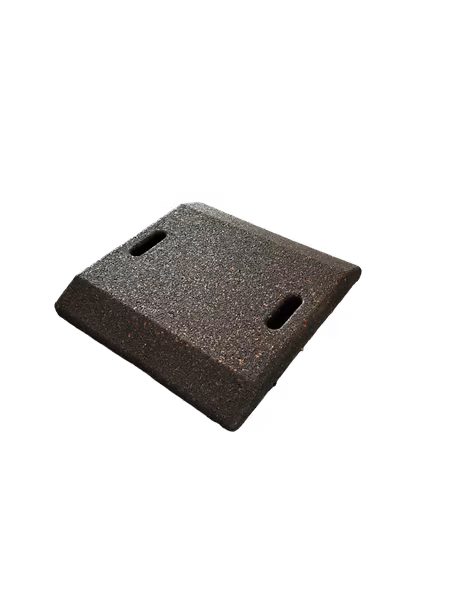 Lift ramps are made of 90% recycled polyurethane, more resistant to oil and brake fluid than rubber