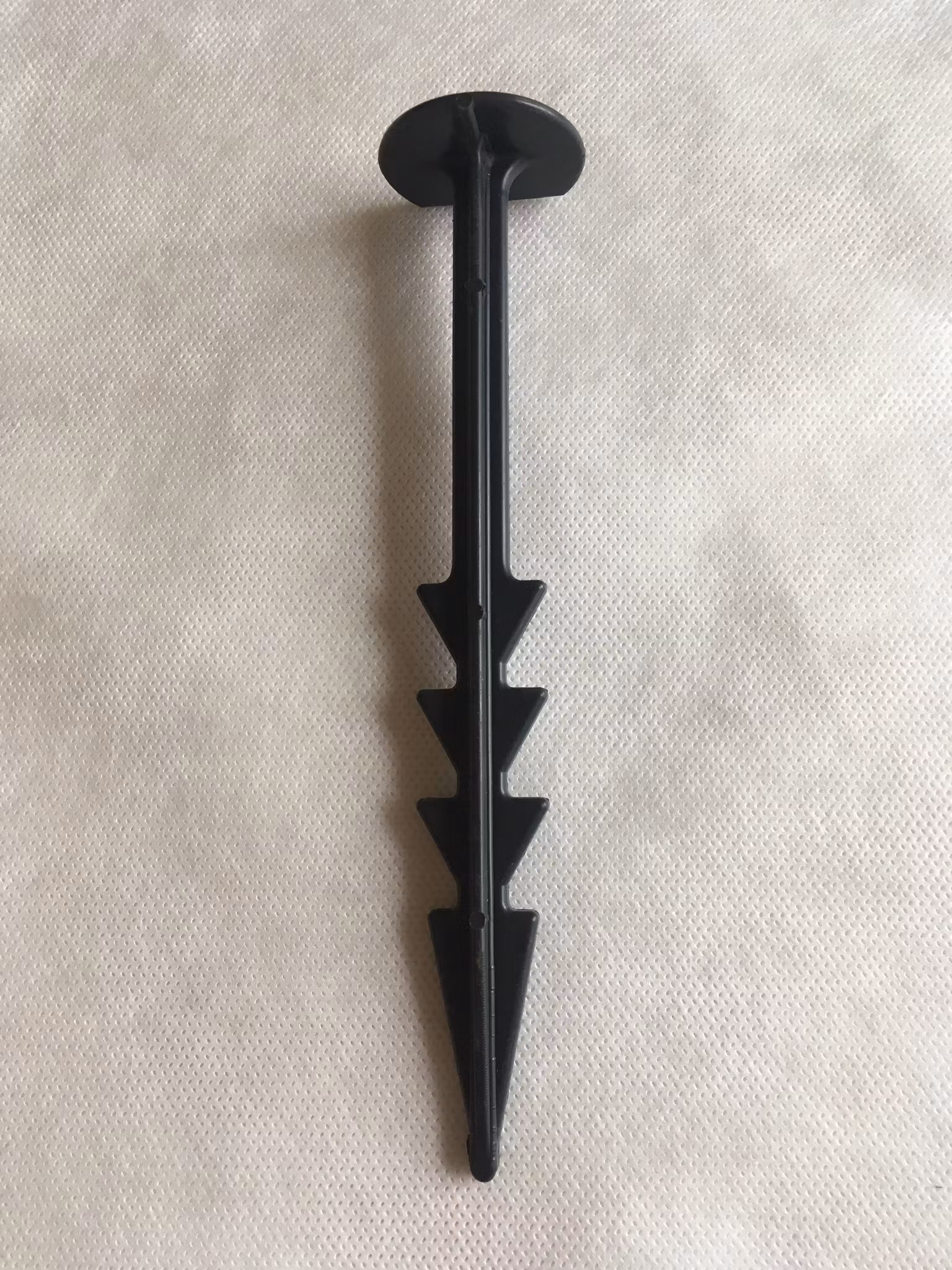 Plastspik till markväv 19 cm. 50 st. Fraktfritt