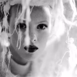 Supermodel Karen Elson, Woolthreads