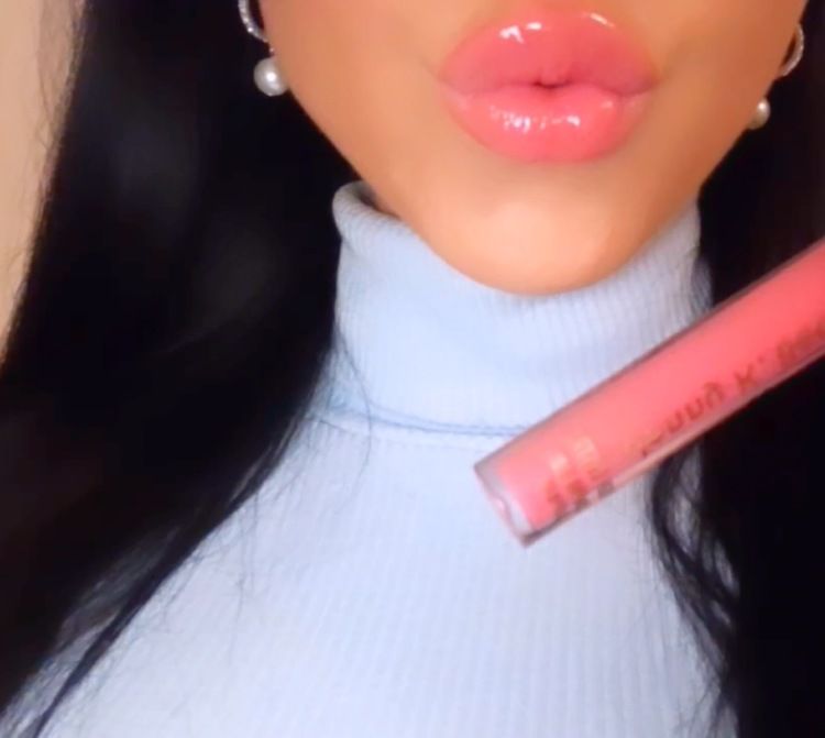 High Lustre Plumping Gloss 01. Juicy Peach