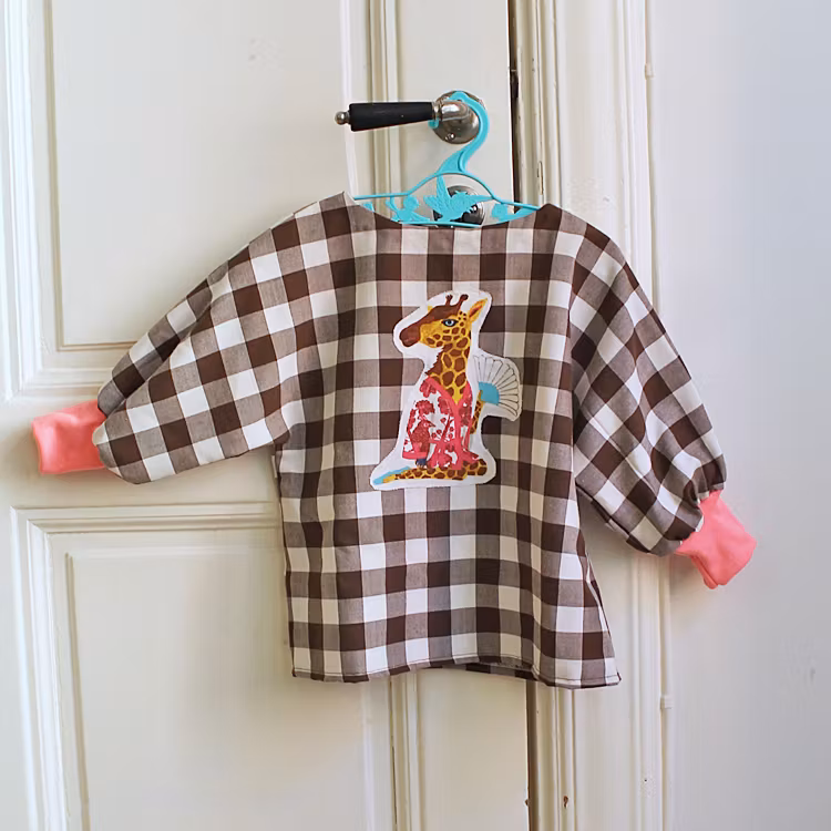 Rutig blus /tröja med applikation ca. 86-98