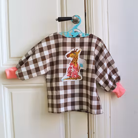 Rutig blus /tröja med applikation ca. 86-98