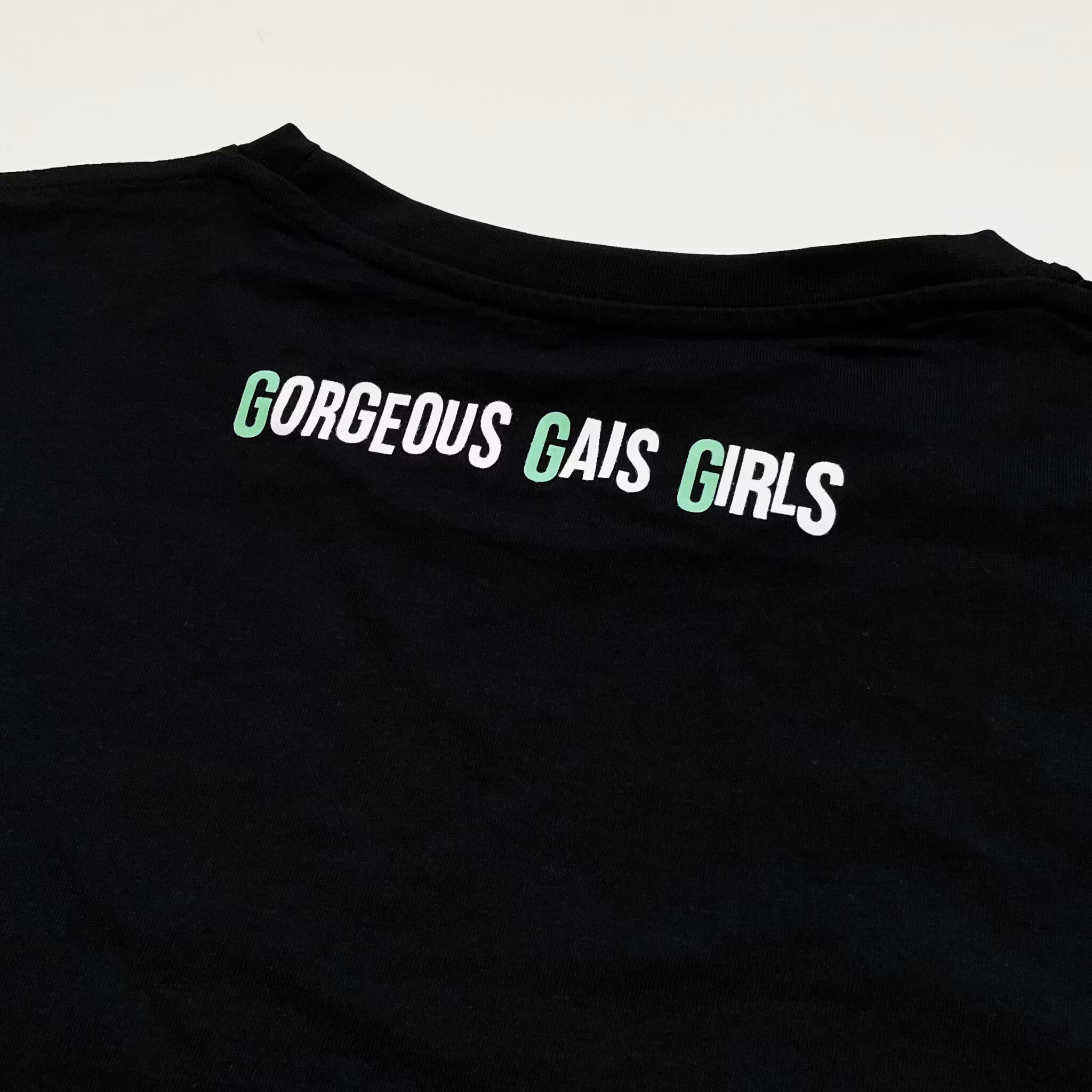 T-SHIRT: GORGEOUS GAIS GIRLS