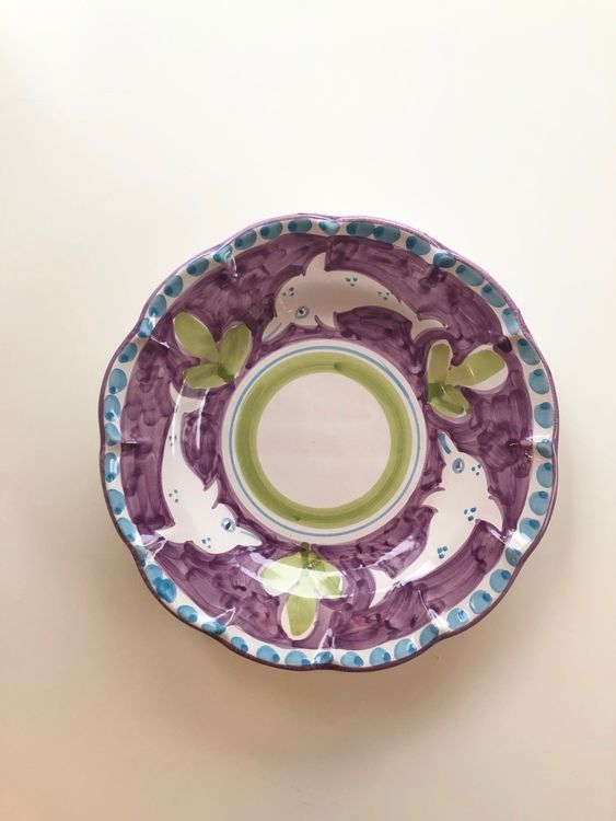 Amalfi djup tallrik, lila med delfinmönster, 23 cm