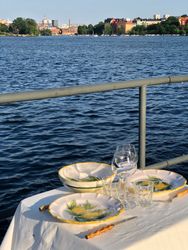 Limone Bianco djup salladsskål med citronmönster, 23 cm