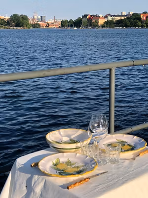 Limone Bianco djup salladsskål med citronmönster, 23 cm
