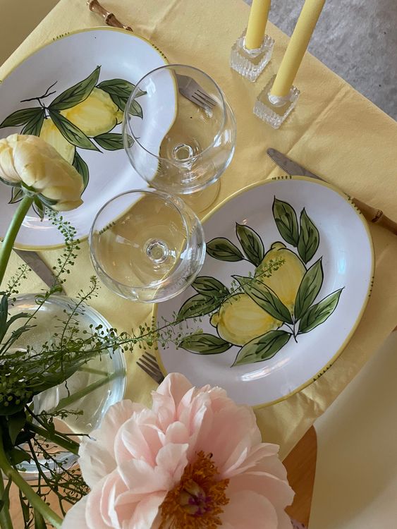 Limone Bianco oval mattallrik 30 cm, med citronmönster