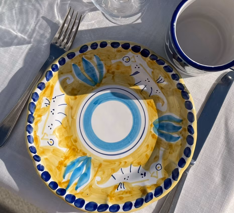 Amalfi, djup tallrik, gul med sjöhästmönster, 23 cm