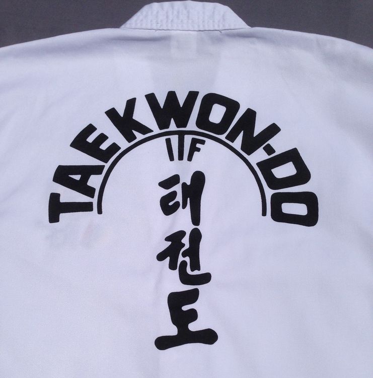 MIGHTY FIST: ITF TAEKWON-DO DRÄKT NYBÖRJARE