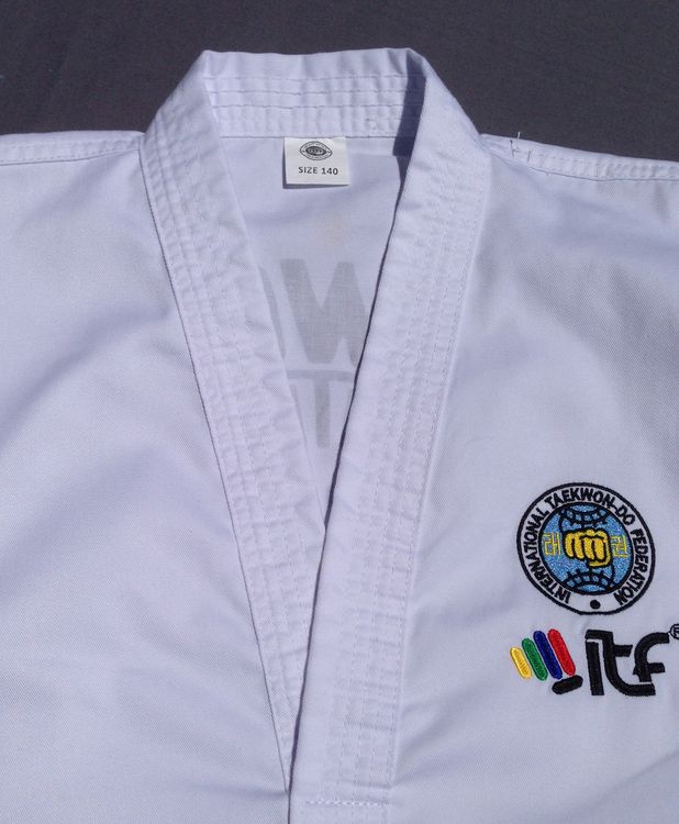 MIGHTY FIST: ITF TAEKWON-DO DRÄKT NYBÖRJARE
