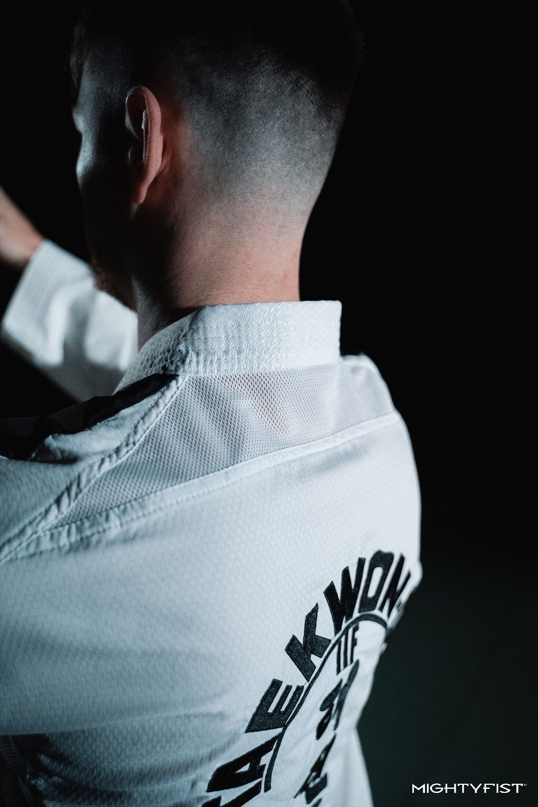 MIGHTY FIST: ITF TAEKWON-DO DRÄKT LUMIX FÄRGBÄLTE